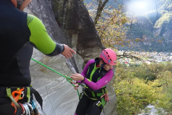 Canyoning Basics Kurs – dein Einstieg ins Abenteuer Bild 3